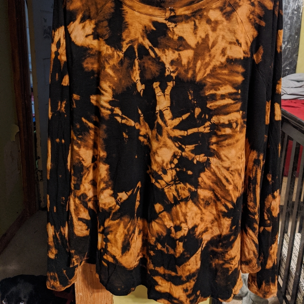 Custom bleach dyed top